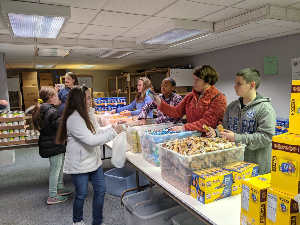 mtnstspotlight's tweet photo. The West Virginia Senate is debating a bill that would continue requiring emergency food assistance applicants to participate in drug screening.

But the proposal that would try to quantify how many kids are hungry in the state isn't moving.

https://t.co/TySW6Qj3uS https://t.co/NdFayQmQ4Q