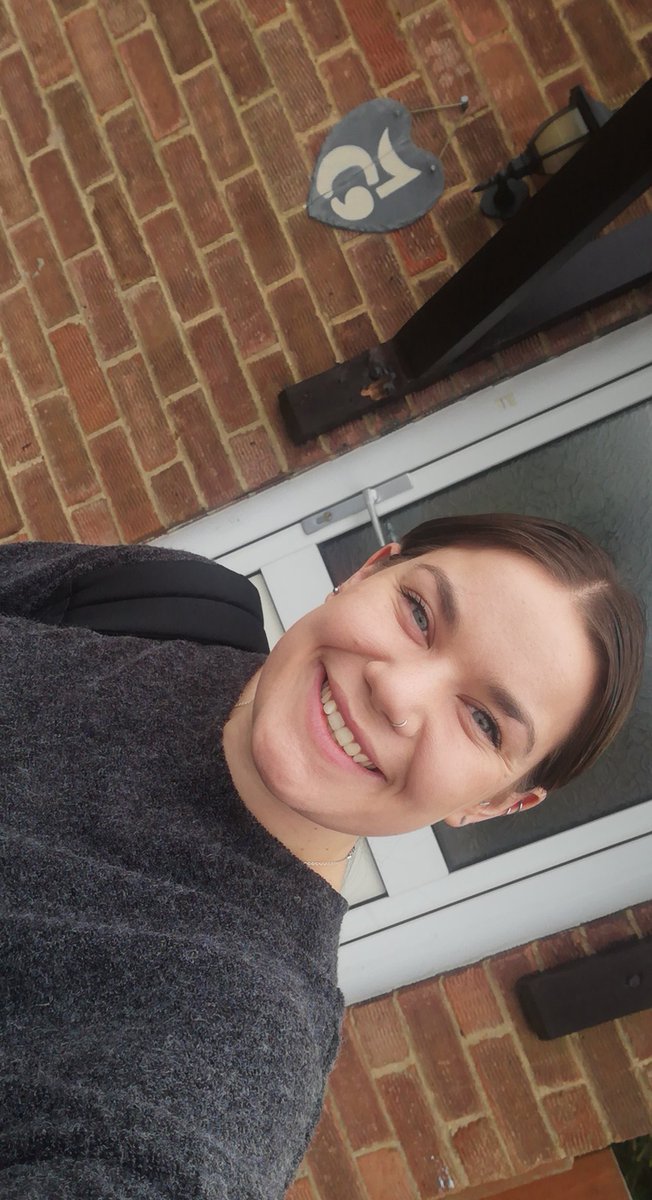 LauraHewett4's tweet photo. First day at my new school picture! https://t.co/qoJsaFA0nr