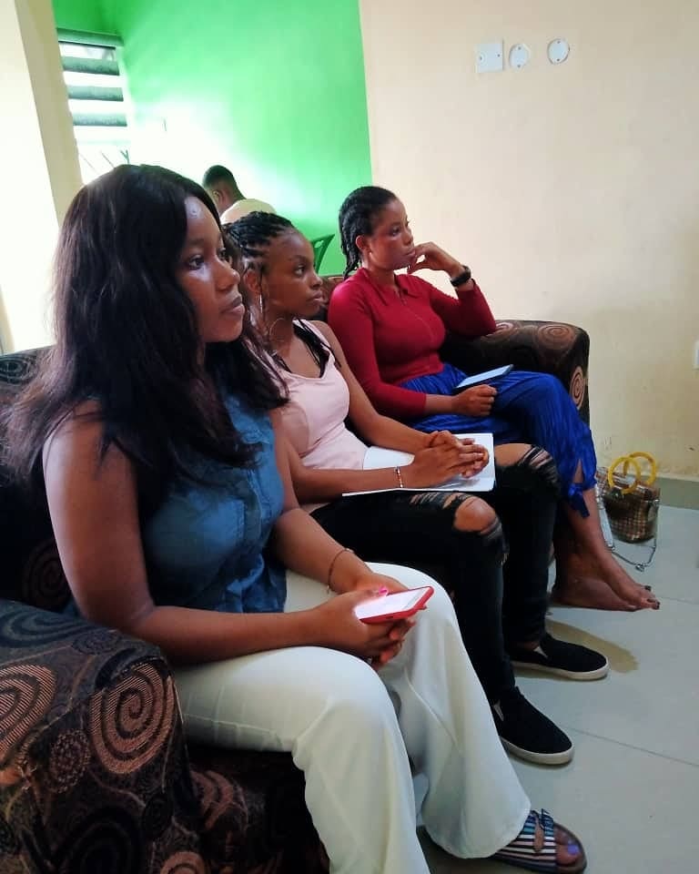 DISFA_academy's tweet photo. Toay's rehearsal for the movie series GLAMOUR..Follow now on instagram @divineshieldfilm_academy
#divineshieldfilmacademy
#rehearsals 
#disfa
#nollywoodmovies
#irokotv
#superstars
#movies https://t.co/liN1dRPnVm