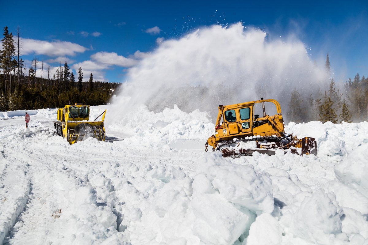 YellowstoneNPS's tweet photo. News Release: Roads in Yellowstone National Park will begin to close to oversnow travel March 7.
Spring plowing will start as road segments close. All oversnow travel will end for the season March 15 at 9 p.m. 

To read the full news release, visit: https://t.co/sHjvKfegPh https://t.co/jtkHZtTMtg