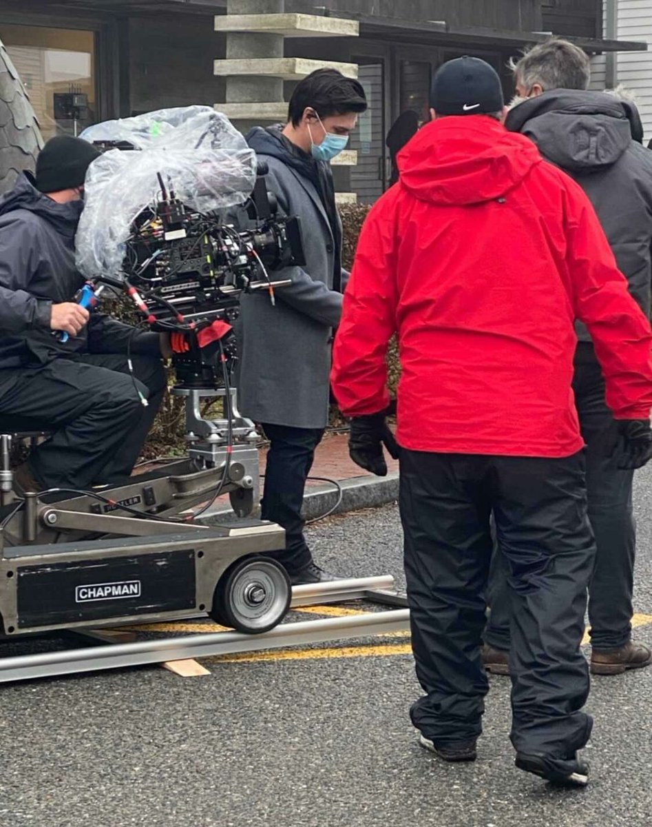 AHS___Spain's tweet photo. Más imágenes de Finn Wittrock en set:

#ASH10 https://t.co/Z8mzZ5hGTN
