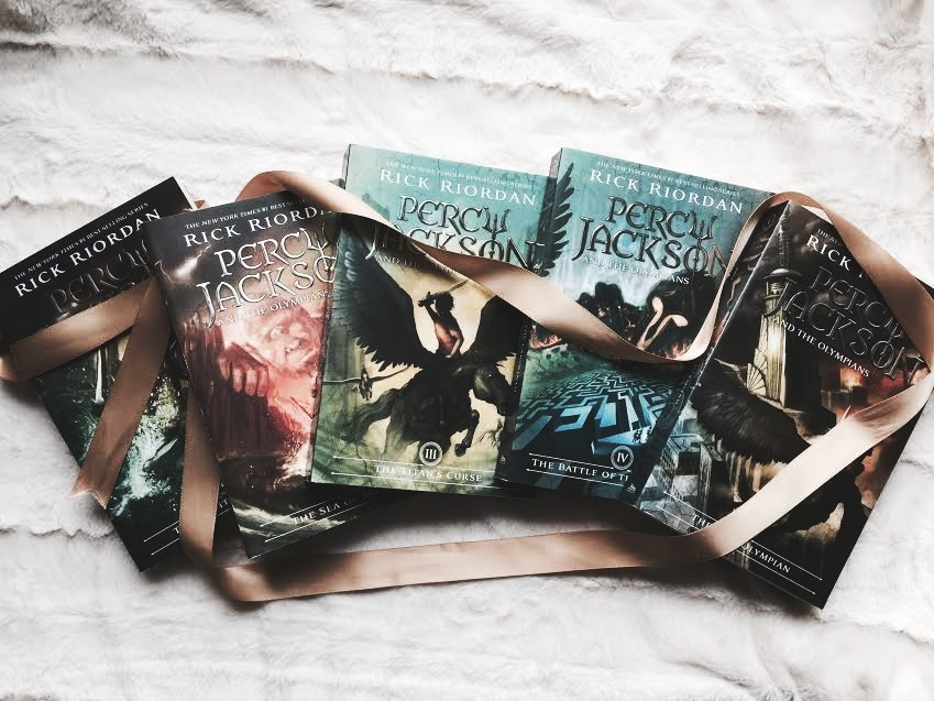 cursedbythegods's tweet photo. since we're talking about beautiful book covers, owning this one is a flex https://t.co/4Z46qnvSAS