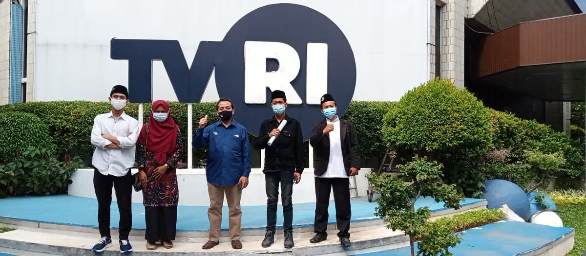 Rahmathidayah24's tweet photo. Alhamdulillah bersama pak Suwono di TVRI Nasional, Senayan, Jakarta.
#jakarta https://t.co/AaoRjNBqKW
