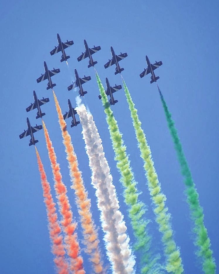 Feliz 60 aniversario a la patrulla acrobática italiana #freccetricolore✈️🇮🇹 
@azzurrotricolore <a href="/aeronautica/">Yaroslav Davydkin</a>.militare instagr.am/p/CL4kZ6Ej1n4/