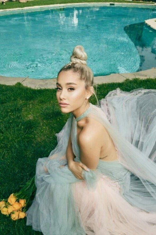 ArianaWorldHQ tweet picture