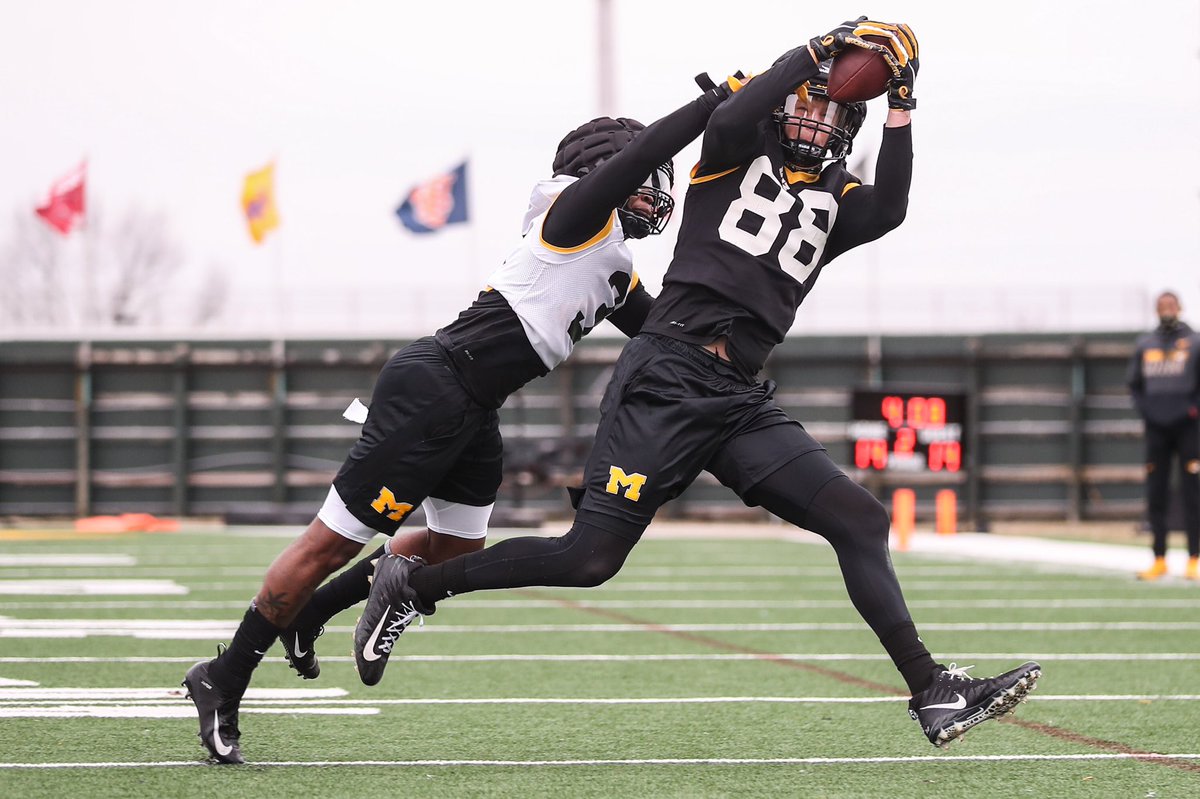 HunterDyke's tweet photo. Spring 🏈 #NewZou https://t.co/fxY8tjZ5Pd