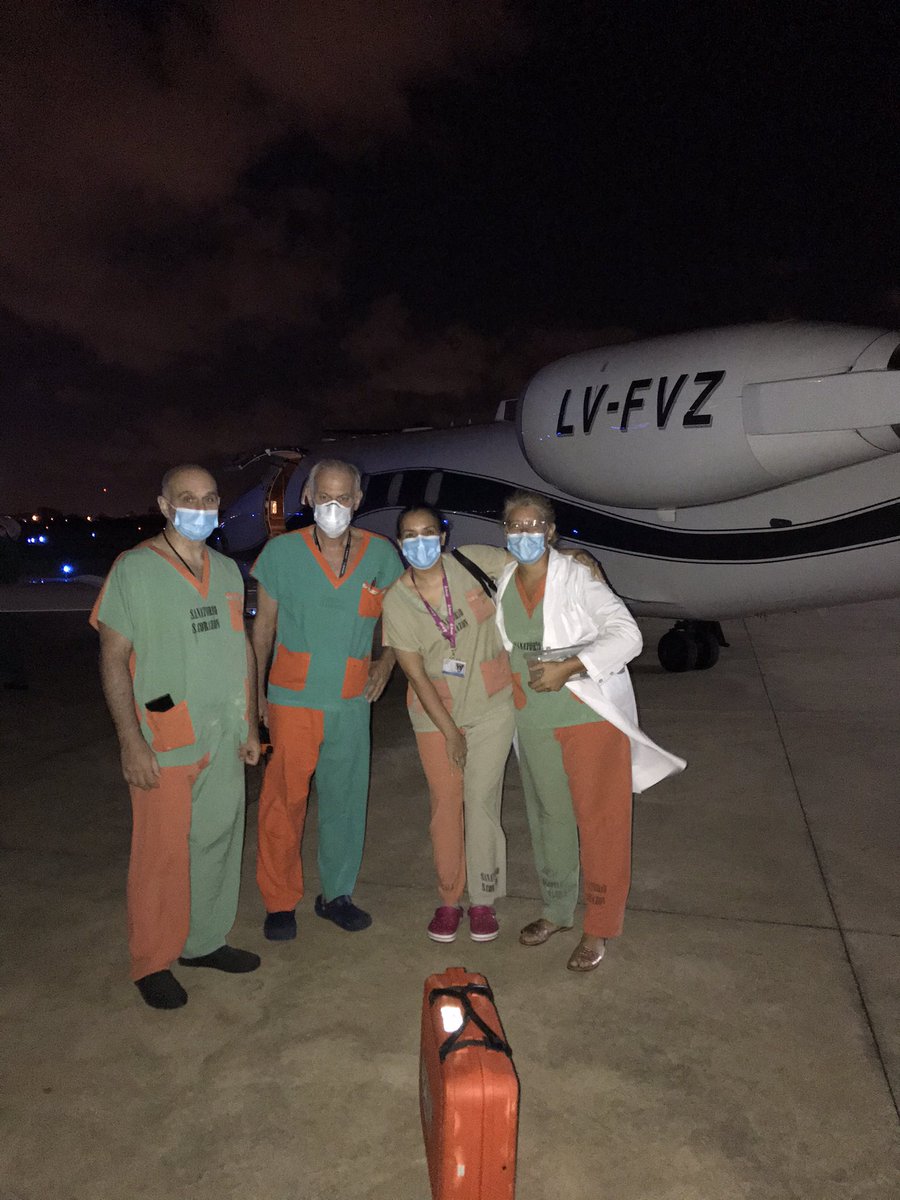 MarianCousillas's tweet photo. Equipo de trasplante y paciente trasplantado, Sanatorio Sagrado Corazón ♥️ @vanegrego @Robcor07 @drdiegocosta @residencia_ssc @Guilleresperon https://t.co/BeQusbHp6d