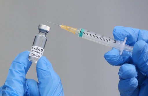 HitsStaffsNews's tweet photo. NEWS: #Staffordshire and #StokeonTrent topped the table last week for the highest percentage of over-70s to have had their first #coronavirus vaccine dose.

96% of that age group in the region have now had their first jab 💉

Well done #NHS and everybody involved 👏💙 https://t.co/OZ4QdzpM98