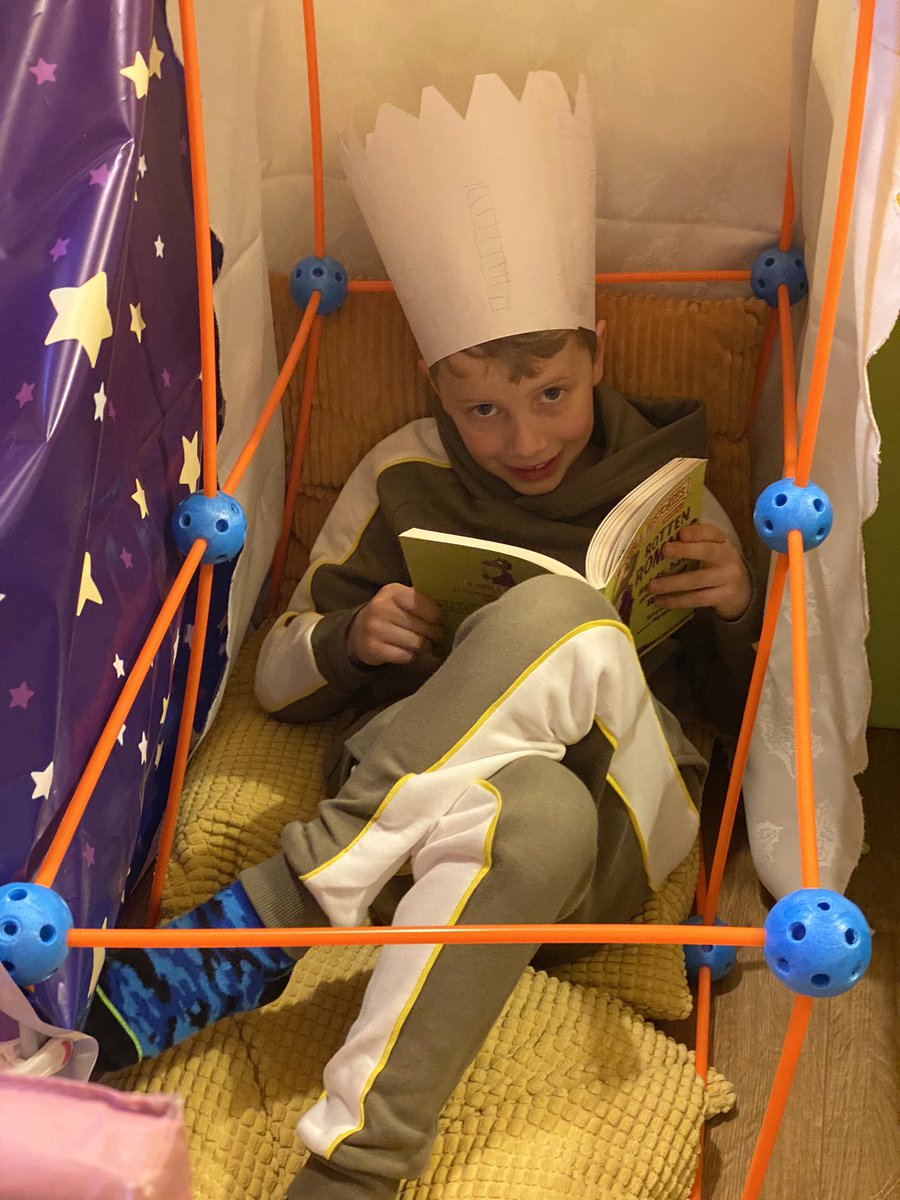 helennrob's tweet photo. Reading den now ready for reading whilst wearing the reading crown 📖 @C4DPS https://t.co/UAM5zgZGTE
