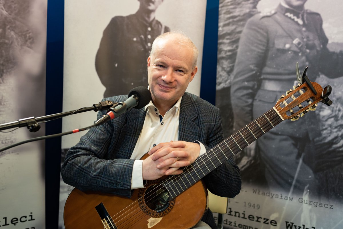 GPtygodnik's tweet photo. Już dziś o godzinie 20:00 na portalu https://t.co/F6FoJOvGlB będą mogli Państwo zobaczyć koncert w wykonaniu Pawła Piekarczyka oraz Leszka Czajkowskiego poświęcony Pamięci Żołnierzy Wyklętych. 

Polecamy!
#ŻołnierzeWyklęci #AlbiclaCom #Albicla https://t.co/aTrnev6XED
