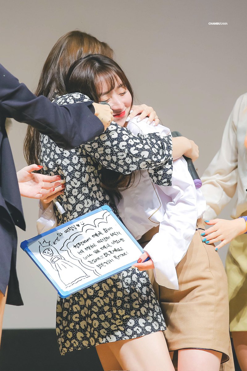wheeinswolf's tweet photo. now before i go back to drawing i want to talk about this suayeon. 

this specific hug of theirs. 

thank you for your attention, this was my ted talk. https://t.co/5B90Lqj31r