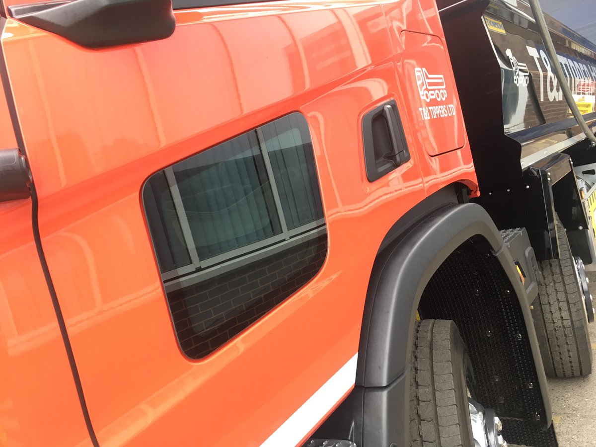 TonyBiddlestone's tweet photo. New tipper day thanks to #westbromwich based T & I Tippers after the hand over of this stunning P410 XT Tipper @keltruck @ScaniaUK @ScaniaGroup @ThompsonsTipper @tyretracks_ltd @edbro #suppliedbykeltruck #youcanhavethebest @spillardsafety https://t.co/K7dtZ4xhev