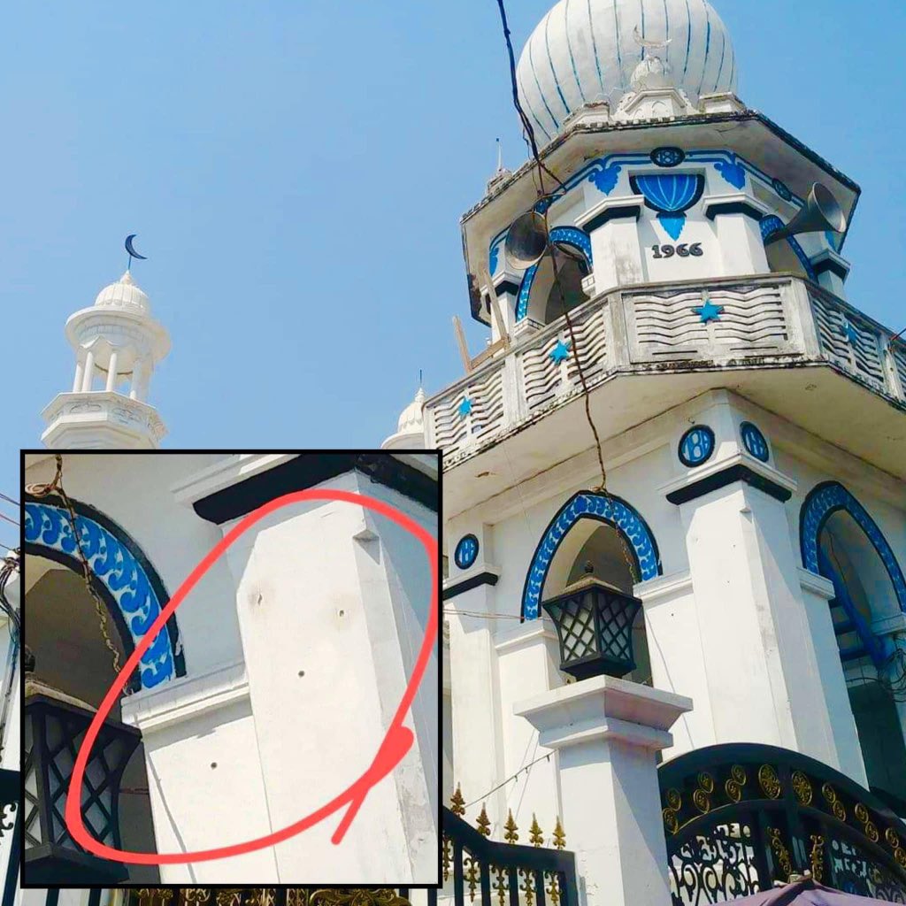 ungzeyamoe's tweet photo. Military Juntas opened fire to innocent Muslim civilians and Mosque.
I,Myanmar as a Buddhist, strongly condemn these vicious, inhuman attacks &amp; killings by Military Juntas.
#saveMuslimsInMyanmar
#saveReligionsInMyanmar
#RejectMilitaryCoup https://t.co/0Et4Mxlqtc