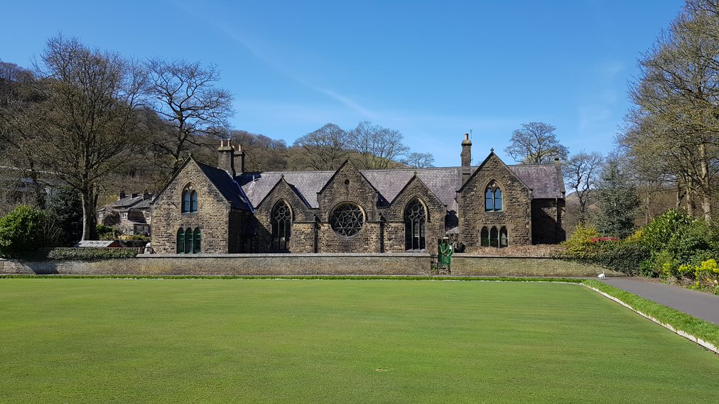 We're delighted.  Our purchase of the #FieldenAcre homes in #Todmorden went through today. Big thanks to all our #communityshares investors and to  @CalderdaleFound for their support. Two more homes for #affordable #communityledhousing! @ethexuk @community_land @LeedsCommHomes