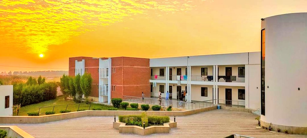 BeingHuman6767's tweet photo. Hostel life teaches many lessons self dependence, self-reliance and disciplined way of life 🙂
#Hotel_Life 
#MUET_Szab https://t.co/3BvWGMjV8Z