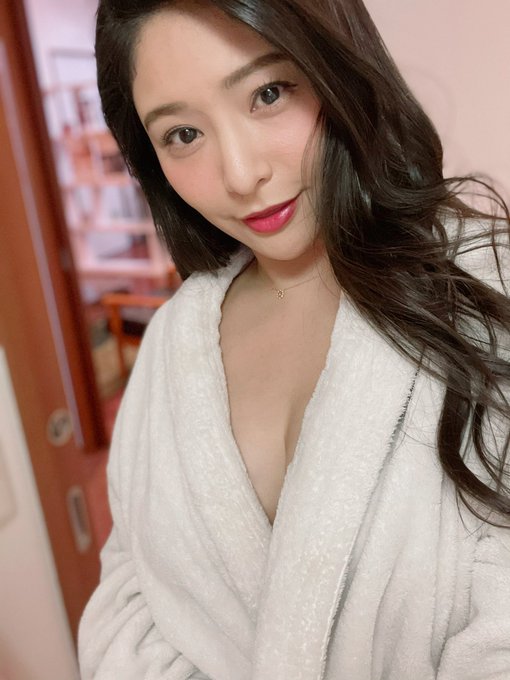 バスローブでぬくぬく🧖&zwj;♀️ https://t.co/7PlWEwGBc4