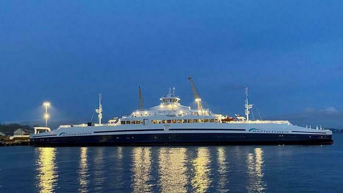 Norway just put the worlds largest electric ferry ⛴ into operation. Backed by 4.3 MWh batteries this badboy can move 200 cars/24 trucks, and 600 passengers across one of Norway’s busiest routes. At 20 trips per day, requires an impressive 7.2 MW megacharger. Ht @NikolaiOrgland