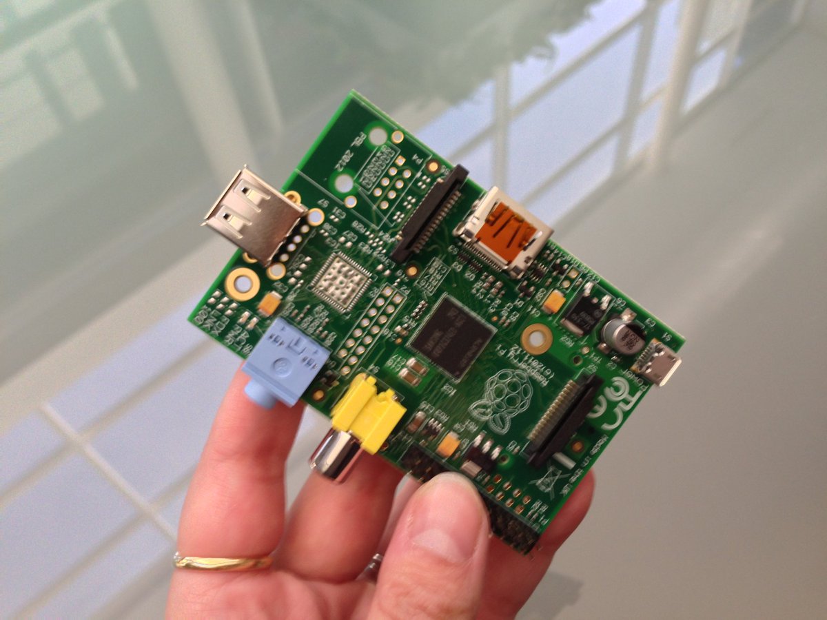 recalbox's tweet photo. HAPPY 9TH BIRTHDAY, @Raspberry ! 😍🎂🎉
One of the world's most popular and innovative computers was officially launched on February 29, 2012. Nine years and 38 million units sold later, here is a little #FunFact on this little computer... THREAD! 😃👍 ⤵️⤵️⤵️ https://t.co/26kJuEvGCv