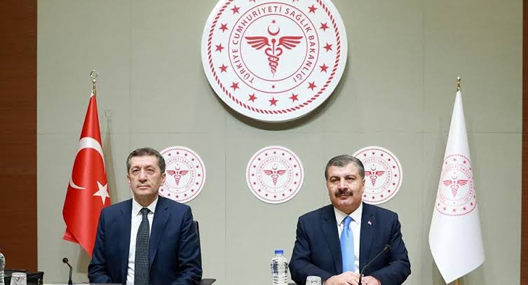 SİKTİR ET ARTIK BİZE BU ÜLKEDE HAKKIMIZI ARARSAK NASIL KOLAYCA SUSTURACAĞINIZI ÖĞRETTİNİZ VE GÜN GELİP BU ÖĞRENCİLER HAKKINI SAVUNMASI GEREKİNCE BUNU YAPMAYACAKLAR ALLAH BELANIZI VERSİN HEPİNİZİN #NoticeTurkishStudents