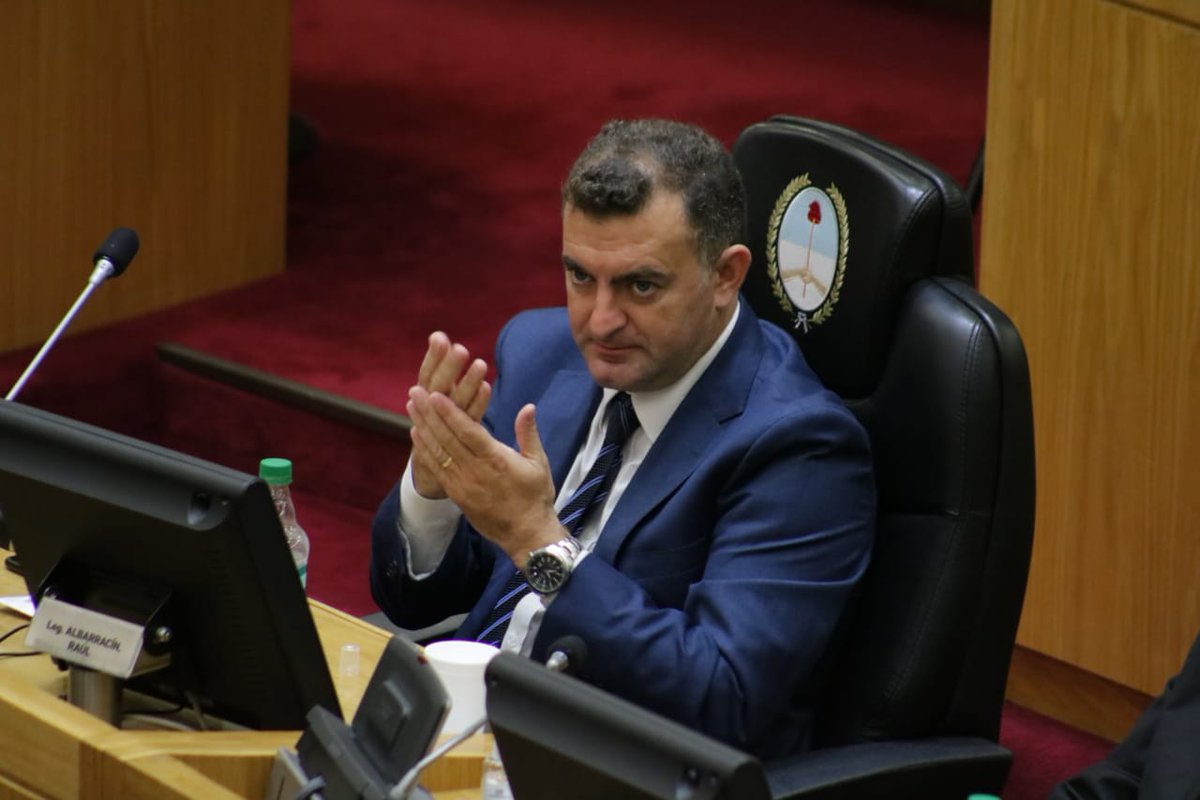 ParrafoA's tweet photo. Sobre el discurso del gobernador @JuanManzurOK, @AlbarracinDif:
"En 60 minutos de discurso, sólo le dedicó dos a la inseguridad. No abordó de manera seria cuestiones esenciales que afligen a nuestra gente, como la grave crisis económica y social. Fue un discurso pobre". https://t.co/QCyiULC5rn