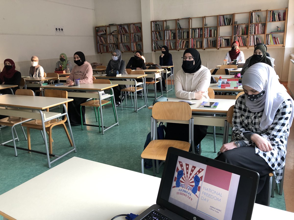 (2/2)....Amina said she was inspired by the new perspectives &amp; experiences she learned about during her YES experience. Well done, Amina!

#KLYES #YESAlumni #exchangeourworld #YESAlumniBiH
<a href="/ECAatState/">Educational & Cultural Affairs—U.S. Dept. of State</a> <a href="/USEmbassySJJ/">US Embassy Sarajevo</a>