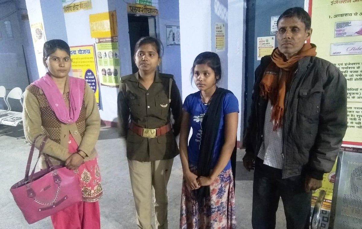 ssashram's tweet photo. Sarvodaya Sewa Ashram pulled out the insane girl of grim situation and handed over her to the parents at Chitrakoot. 
WE CARE FOR CHILDREN's CARE, #WeWorkToSupport
#BetiBachaoBetiPadhao @MinistryWCD  #1098 @CHILDLINE1098  #ChildCare #childcarelife  #childrenswellbeing https://t.co/5jLovNPjfO