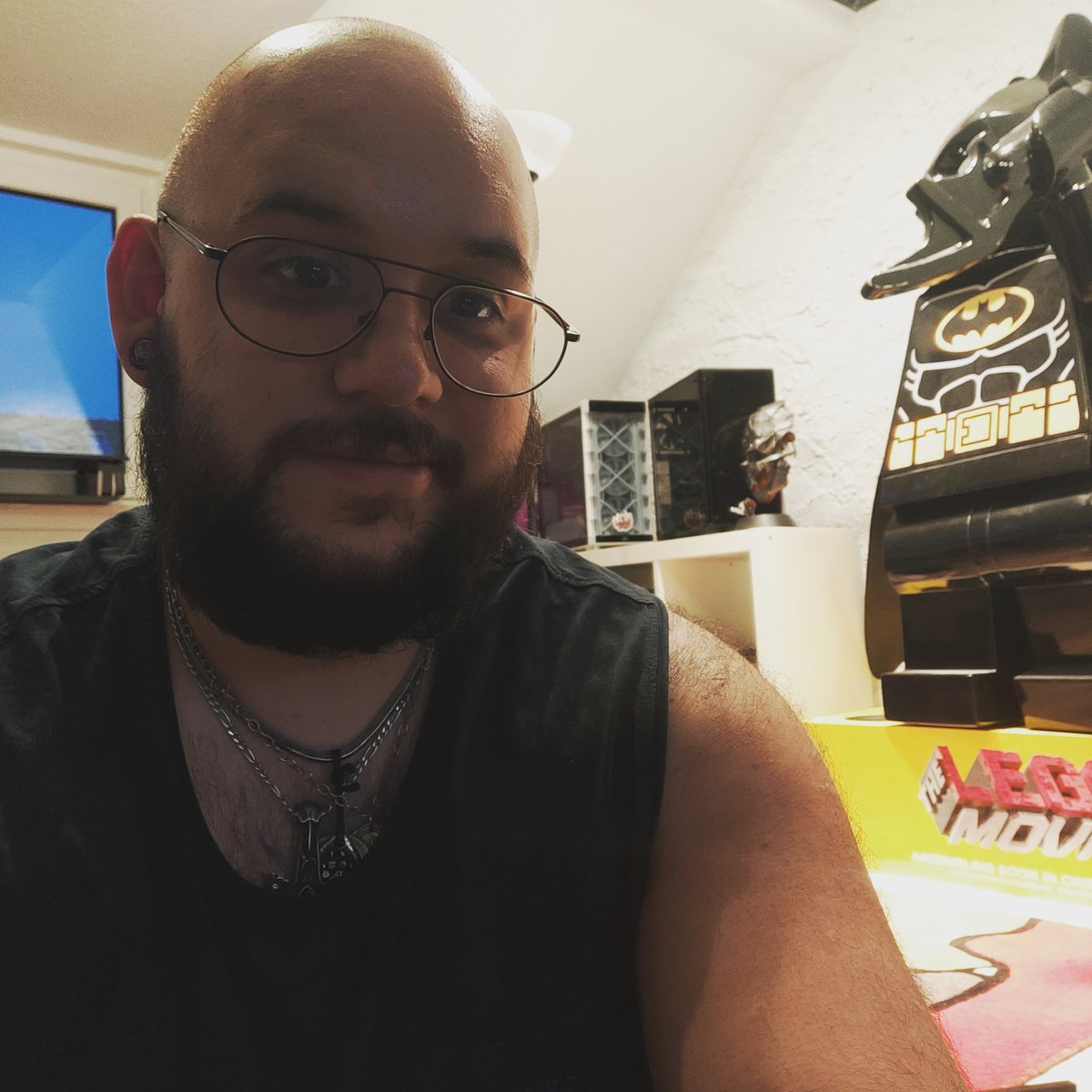 HiImBerryBuh's tweet photo. Es geht langsam aber stetig vorwärts mit dem Aufbau. Jetzt wird das Regal zusammengeschraubt und morgen verkabel ich evtl den ersten Teil. Mit ein wenig Glück ist sogar der Schreibtisch bald da xD
Wie läuft euer Wochenstart so?
#UnderConstruction #MoreBatman #Twitch #StreamSetup https://t.co/PFssj248cy