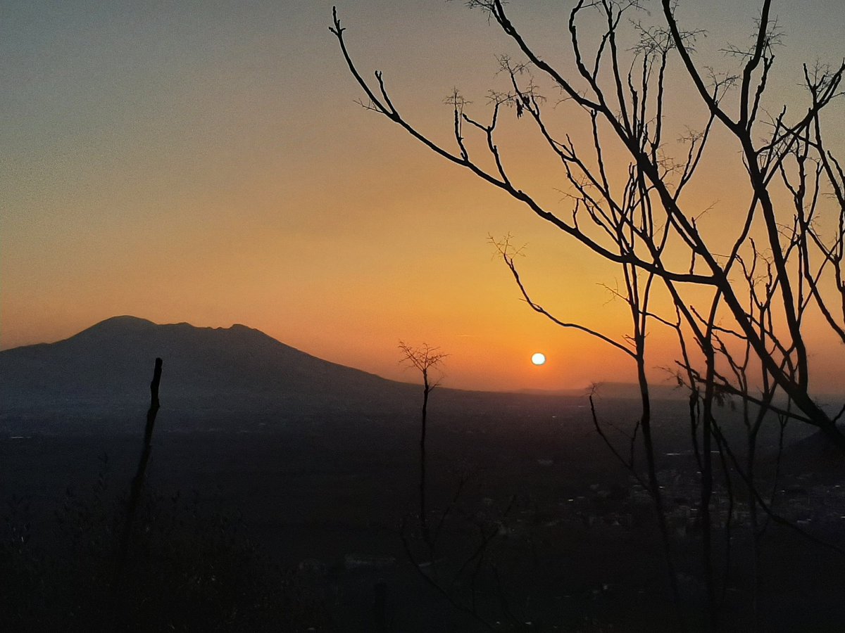 Il tramonto il primo del mese di marzo, io lo vedo così......#tramontosole #tramonto