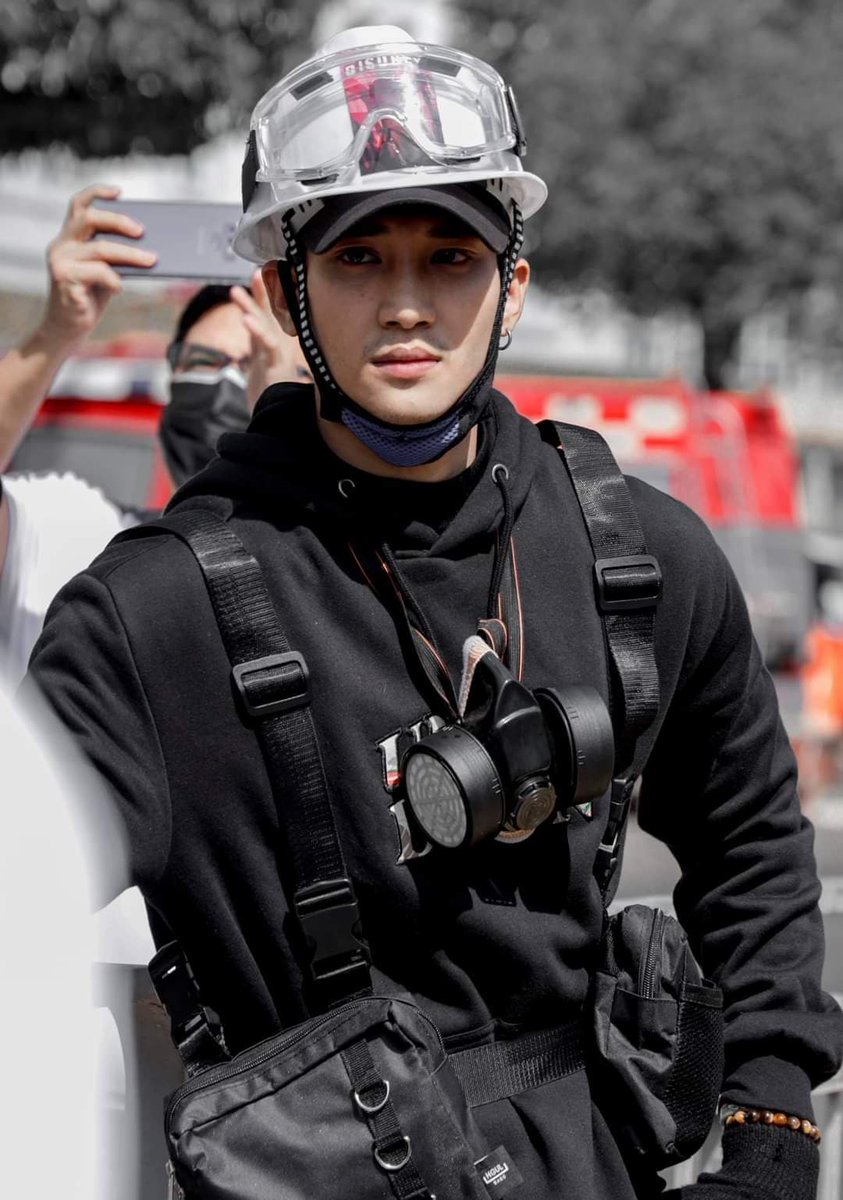 thaungsunyein's tweet photo. Internationally renowned actor/celeb Paing Takhon reportedly has lost contact with his sister, after reports emerge that he was going to be arrested. No update till midnight local time. Paing has been active on frontlines, posting video such as https://t.co/DQv33fmkvw https://t.co/jPodRuAVm1