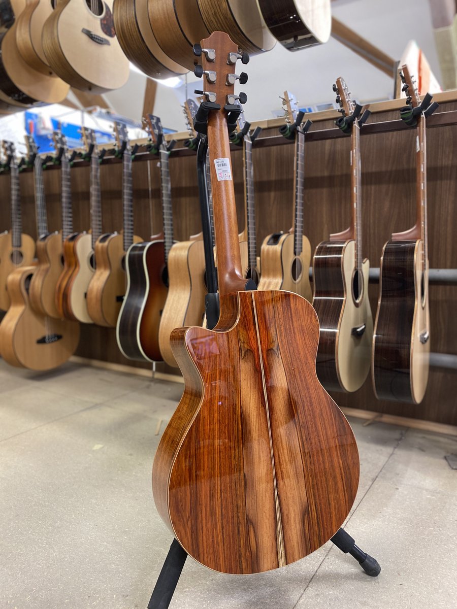 FurchGuitars's tweet photo. The wood selection for this beauty headed to Japan will surely please our customer. Rainbow Gc-LC with beautiful Alpine Spruce top and unique Cocobolo back and sides.

More Rainbow at https://t.co/DJDyC0mHC6

#furchguitars #cocobolo #acoustic #guitar https://t.co/1FJeMpi0ts