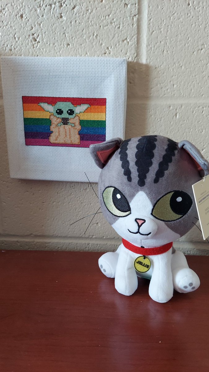 book_of_Charlie's tweet photo. @GTWScar my jellie plushie just arrived! I think she and Baby Yoda get along already :D https://t.co/Qlm1OK33vX