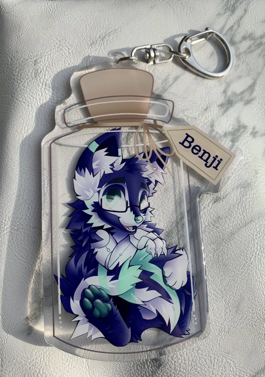 RexyJackal's tweet photo. ⭐️FLUFF POTION GIVEAWAY⭐️
Enter for a chance to win a cute keychain of your OC 💕 Will ship anywhere!

Rules: 
-follow
-retweet (no raffle accounts)
- (optionally) post your ref bc I love to see them!

Ends March 14th. Good luck! https://t.co/OogMvZ8ayt