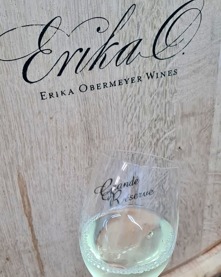 ErikaobermeyerW's tweet photo. Sauvignon Blanc to barrel...

#Harvest #Harvest2021 #SauvignonBlanc #AbsolutelyBeautiful #GoingToBarrel #FirstFill #BoutesBarrels #ErikaO #ForTheLoveOfWine #LabourOfLove
@ErikaObermeyer https://t.co/y7QWePYpMG