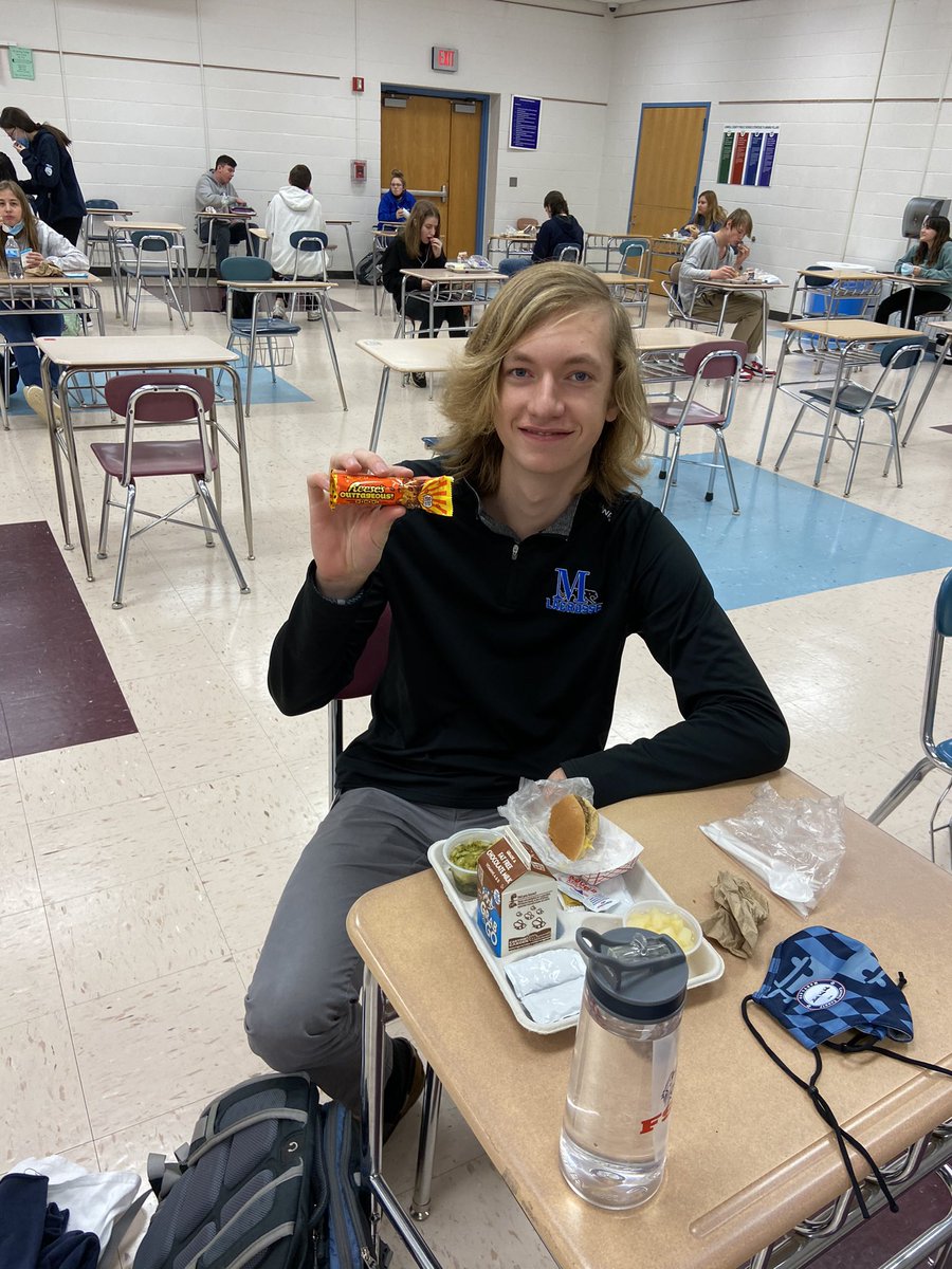 jrrutt44's tweet photo. Happy National Peanut Butter Lovers Day!! Congrats to all of our winners. #KeyStrong 🦅🥜❤️ https://t.co/IerhwS1jKL
