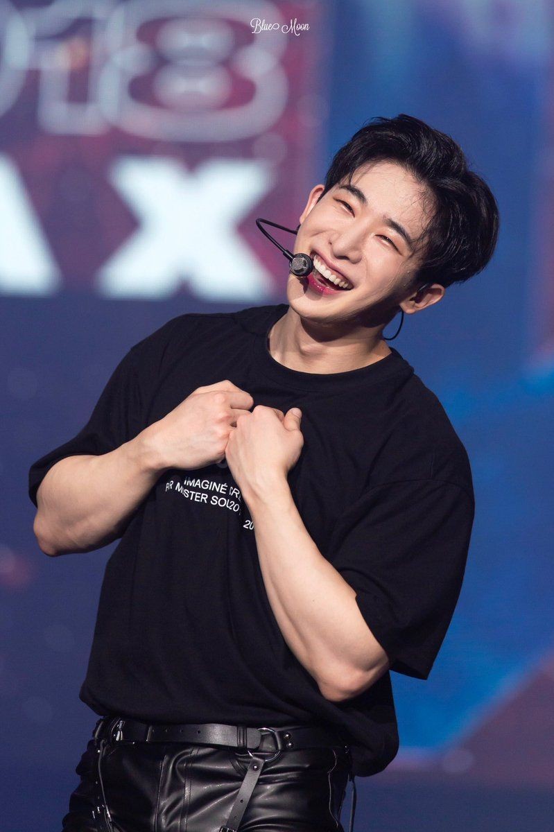 Amairanicn's tweet photo. Feliz cumpleaños conejito hermoso ❤️ #HappyBirthdayWonho #StreamLose
#WONHODAY 
@official__wonho https://t.co/h2ObHoPQrW