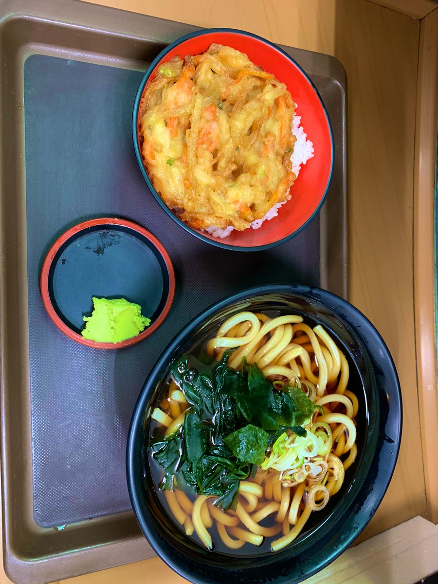 jillo_bd's tweet photo. 昨日新宿であるよく人気な富士そば食べに行ったんだけど、食べた瞬間にそばのスープにゴキブリ🪳が入っててすごく気持ち悪かった。お店のスタッフが普通見たいな話ししてたんですけど。もし日本人だったらスタッフがちゃんと謝ると思うけどでもぼくは外国人だからすごくいやな感じしてた。 https://t.co/cR3D4rZR3g