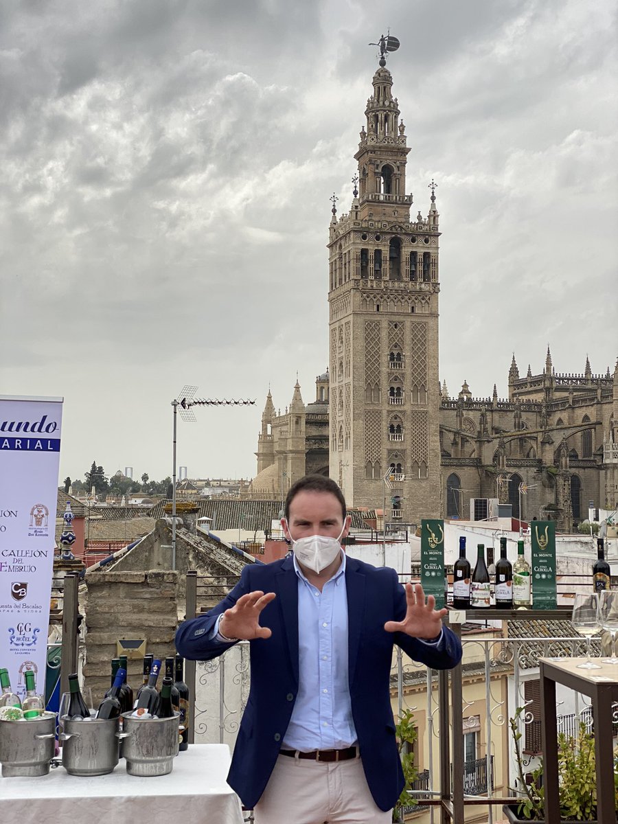 _FranLeon's tweet photo. Los vinos de @bodegaselmonte son presentados en la @lafortissima con @grupodraimundo para mostrar el paisaje de #morilesalto 🔝 #moriles #morileswine #montillamoriles #cordoba #vinosmoriles #vinosnaturales #vinosandaluces #tdsvinos #winelover #vinosdeespaña @vinosdomm https://t.co/4YSSNbCL15