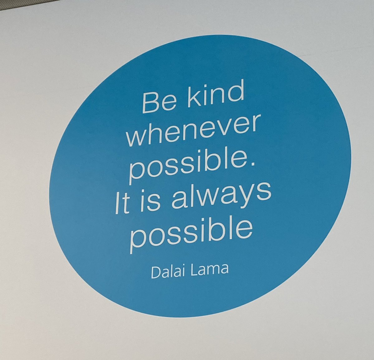 OyebanjiAdewumi's tweet photo. Thank you @Michael_Pantlin and team for #Decor and #ReflectionWall @ #CW for #TeamBartsHealth @maychangwuming @oh_dayz @megadoodledo https://t.co/WliQOjo8Tk