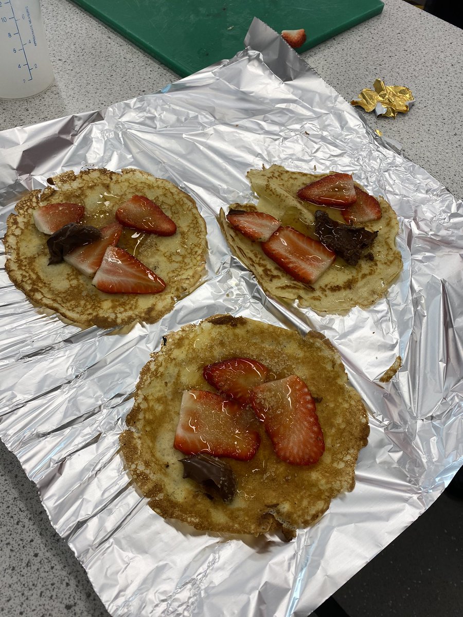 GAclassof_2025's tweet photo. Today’s yr7 who have been onsite throughout lockdown cooked and flipped their own pancakes as a reward! They have all worked so hard 👏🏼👏🏼#LockInRewards @GloucsAcademy https://t.co/i9p5TyEokj