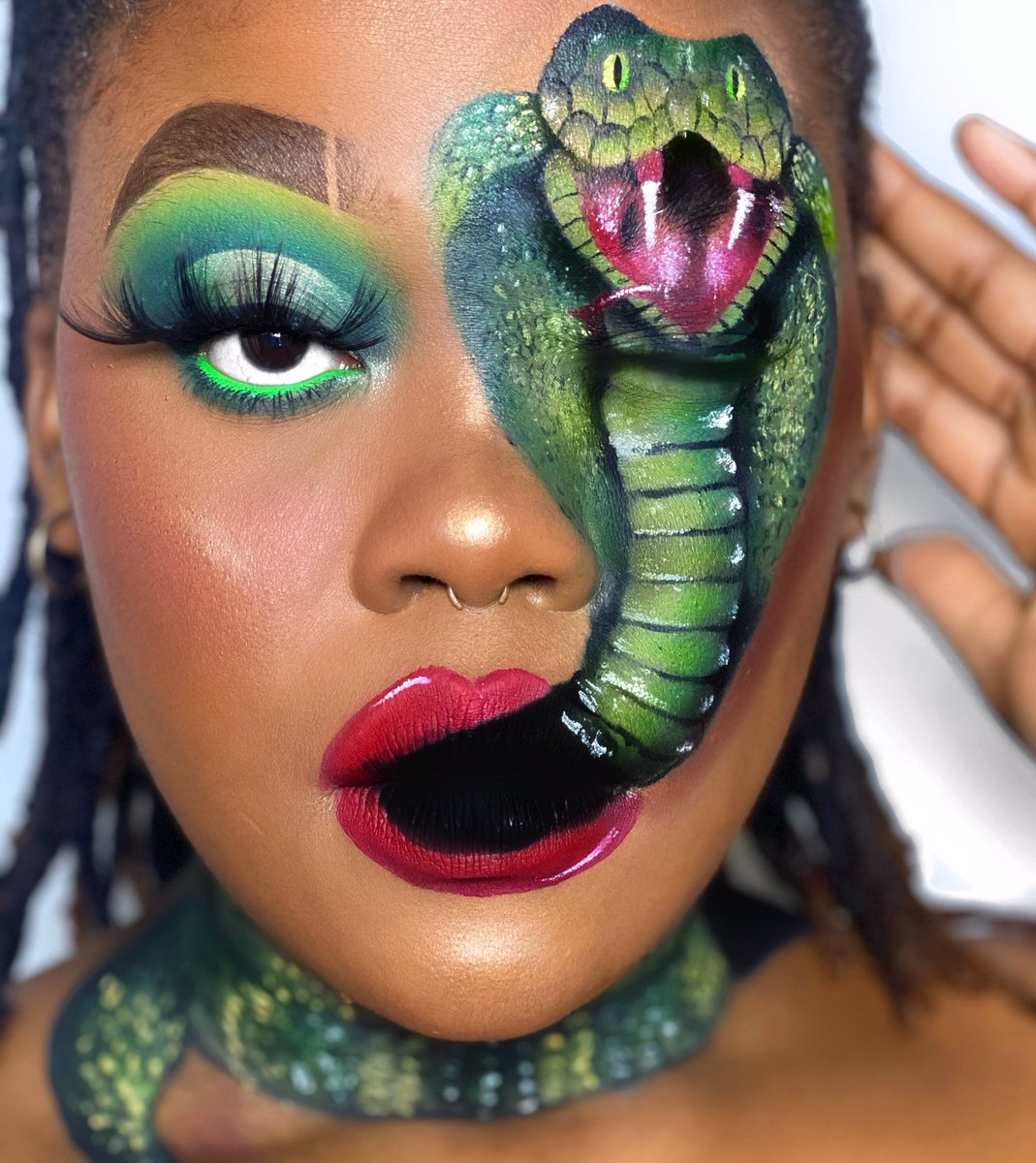 Simphiwe__M's tweet photo. “SNAKE PARK ESFUBENI SENDODA”😂🤣🐍

A really cool look I did for my 4/5 looks inspired by emojis but I forgot to post. By far the look I’m most proud of https://t.co/ARmljaN6Iv