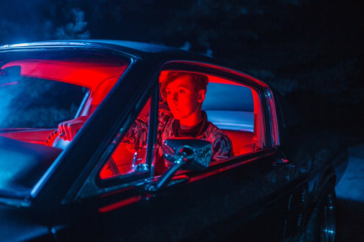 LipstickJodi's tweet photo. 🔵🔴

📸: @hwajeenna 

#morelikeme #jeenna #ezoproductions #photography #indiealtpop #altpop #alternative #lighting #lipstickjodi https://t.co/bC8LyHHujS