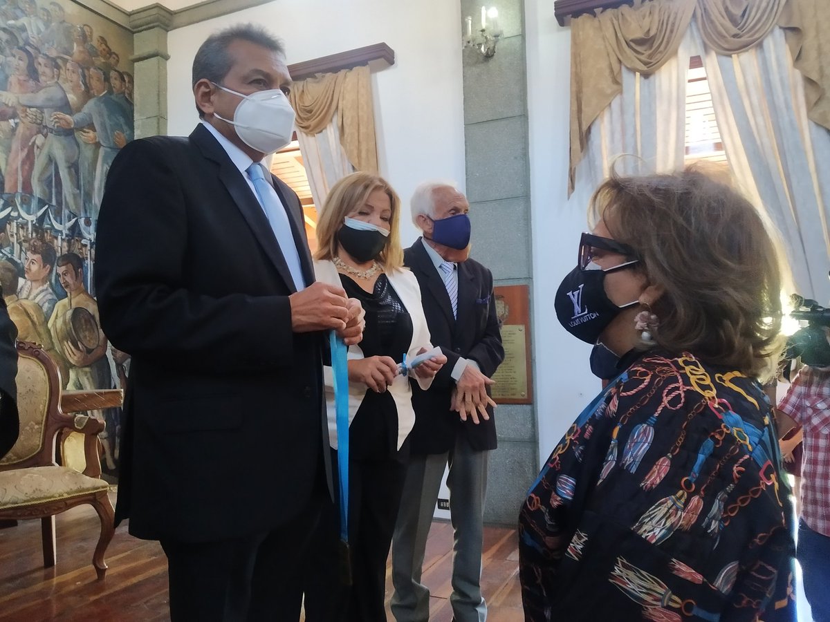 GoberMerida's tweet photo. #Mar01 En el marco de la conmemoración de los 113 años del natalicio de Don Rómulo Betancourt, el gobernador @RamonGuevara otorgó la Orden 23 de mayo a insignes merideños, que han marcado el devenir social y democrático del estado https://t.co/XZVekfaT5C