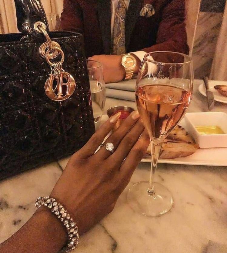 blacktwiterthrd's tweet photo. Manifesting 🖤 https://t.co/db2kMWMmpj