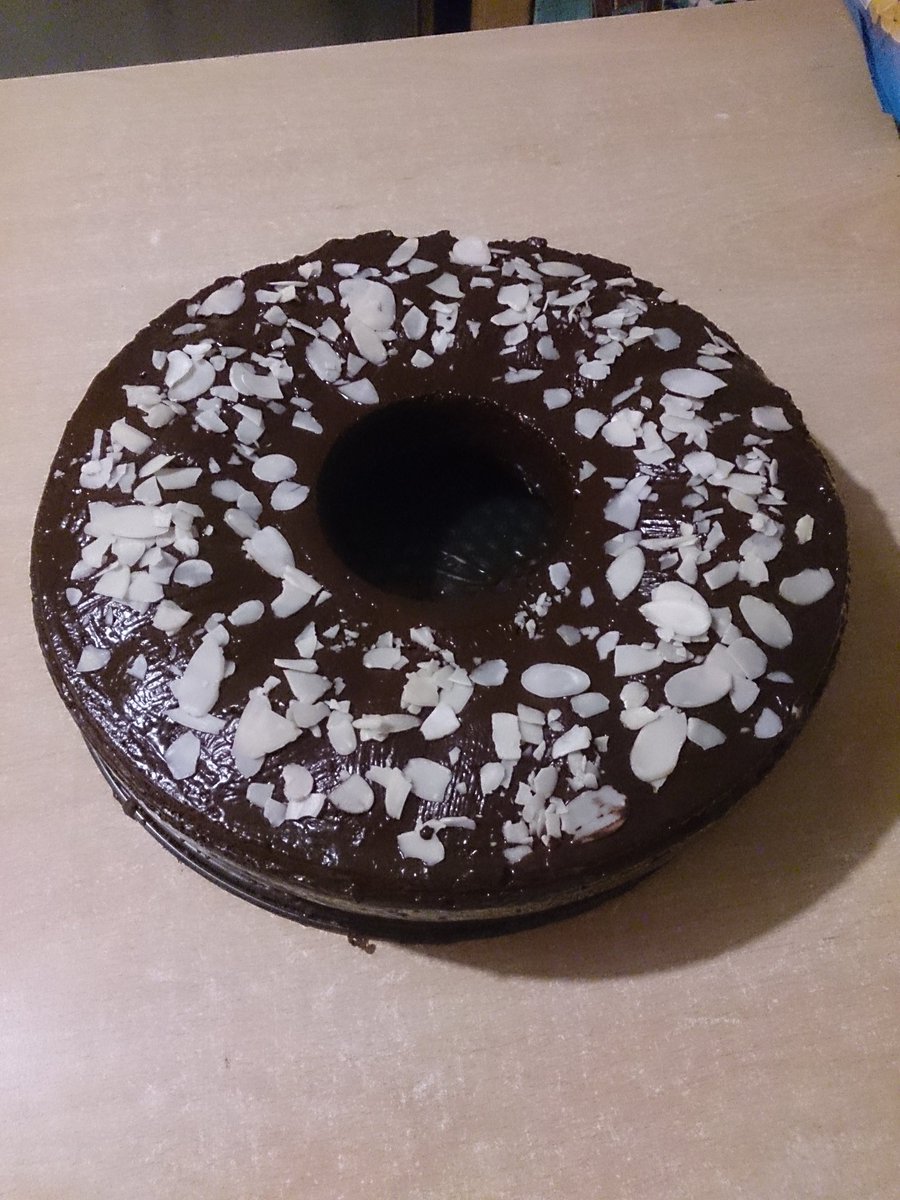 herrengedekk's tweet photo. Herrengedeck backt. #Herrengebäck #Rotweinkuchen https://t.co/URJqKFMdzw