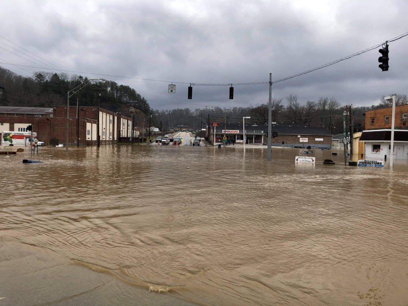 KySportsRadio's tweet photo. Downtown Beattyville, Kentucky is completely flooded https://t.co/A7w6QPGbnA