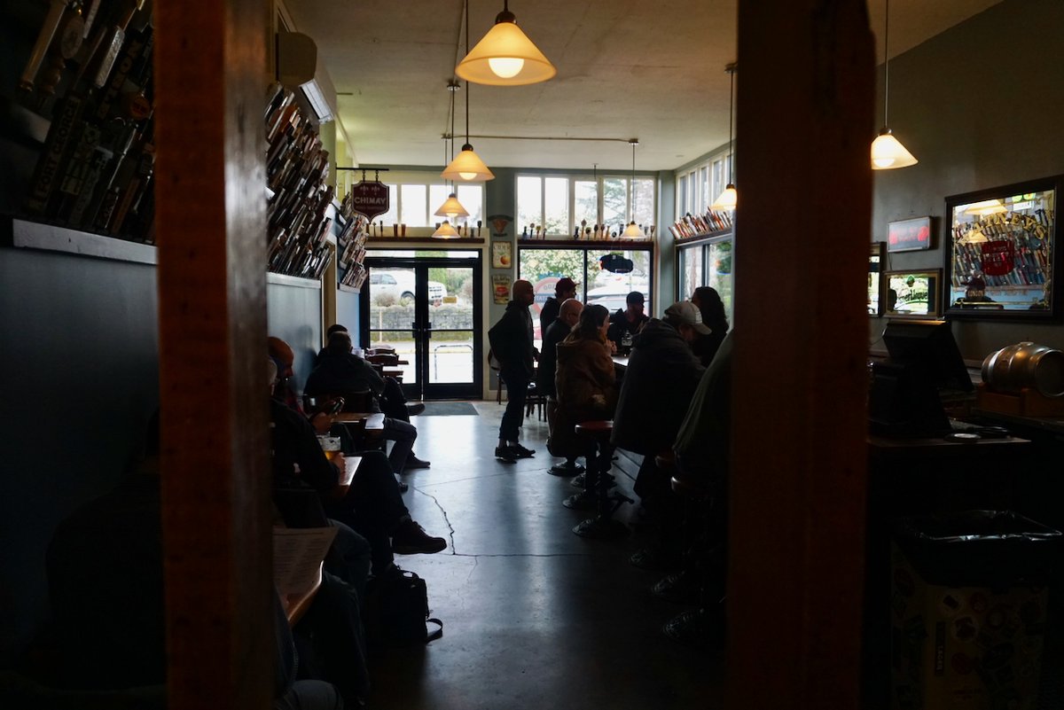 NewSchoolBeer's tweet photo. Ruse Brewing and Belmont Station taprooms reopen for on-premise and indoor drinking! https://t.co/VJ6fnn3fvi @RuseBrew @belmontstation #pdxdrinks #portlandbars #pdx #pdxnow #pdxbeer #pdxbeergeeks https://t.co/GHycunjjPR