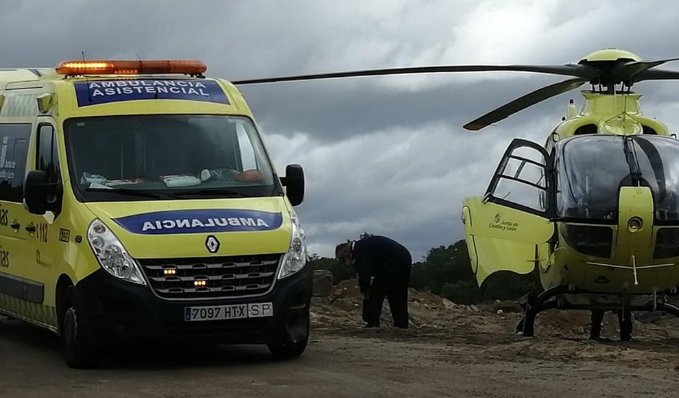 TribunaSal's tweet photo. ❗ Tráfico comunica por error la muerte de uno de los motoristas accidentados en Santibáñdez de la Sierra  https://t.co/nnIWWpnQ5K https://t.co/ae5qQElUnl