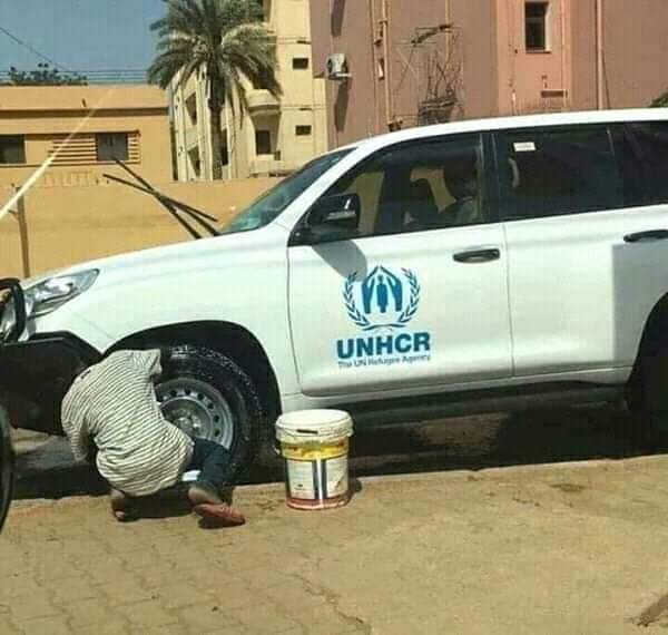 Awad25587110's tweet photo. @UNITAMS @hashsudan @volkerperthes انا لا أثق في المنظماات شعارا�� لبس الإ https://t.co/qqcaL7GXdj