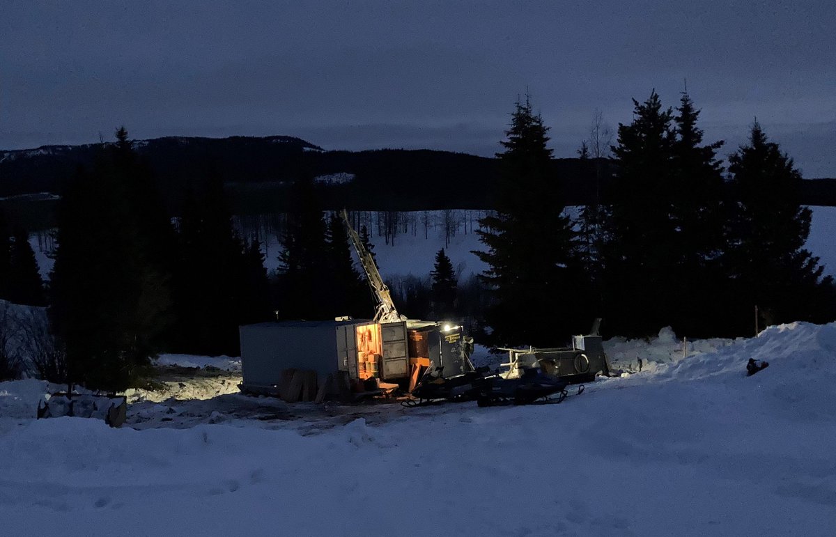 ManexGroup's tweet photo. #EquityMetals - #SilverQueenProject in #BC
#1_Feb 26th - Ideal winter travel for drill work
#2_Feb 27th - Daybreak visit to the drill for a hole shutdown
#3_Feb 27th - Compass & new pickets all aligned for the next drill hole | via #BMXGeological @ManexGroup #mining https://t.co/5ilo1CugrL