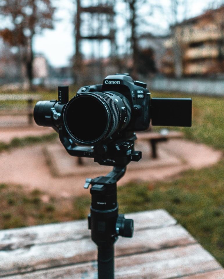 engelsevem's tweet photo. Canon 80D + Sigma 18-35mm + Filtro ND + Ronin S 🤩😍
#engelseven #imparablefilms #phootoftheday #photo #streetphotographer #canon80d #fotoiphone #apple #madrid #sigma1835art #urbanphotography #foto #fotografia #photooftheday #travel #reto12fotosleo #lightroom #djironins #ronins https://t.co/3lBU4beZXU